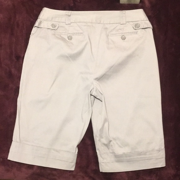 Reitmans. Size 11 CAD. Silver. Long shorts. - Picture 3 of 9